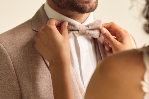 Trouwpak soft orange met geruite accessoires en gilet | Immediate